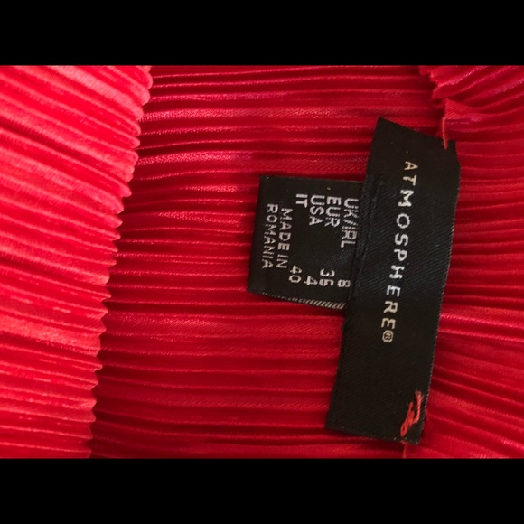 Pleated dress with tie & high neckline - Picture 3 of 3